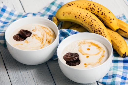 A post-workout recovery meal with prebiotic foods like yogurt and bananas