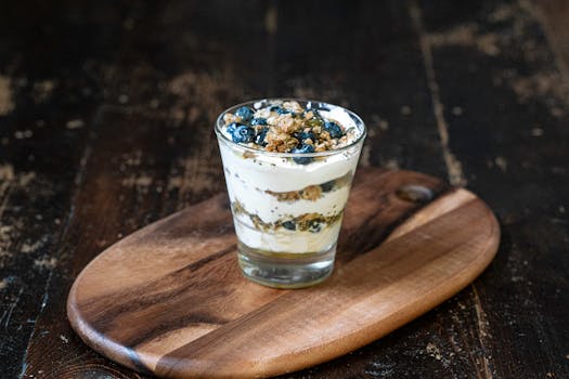 yogurt parfait with berries